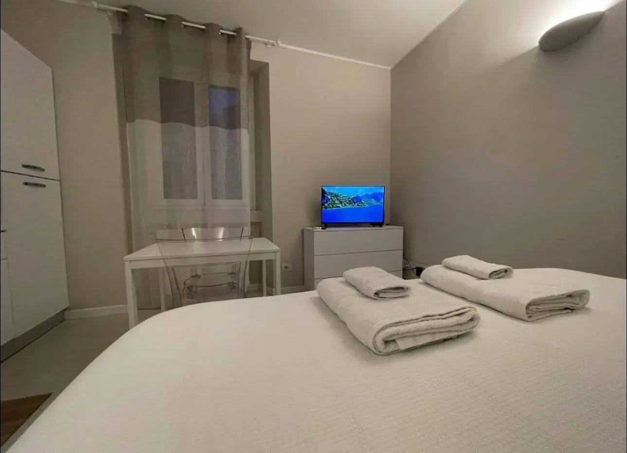Regina Milano In Sky Santa Giulia - Sky Tv, Wifi E Breakfast Box Apartment 0*, Milan Italy